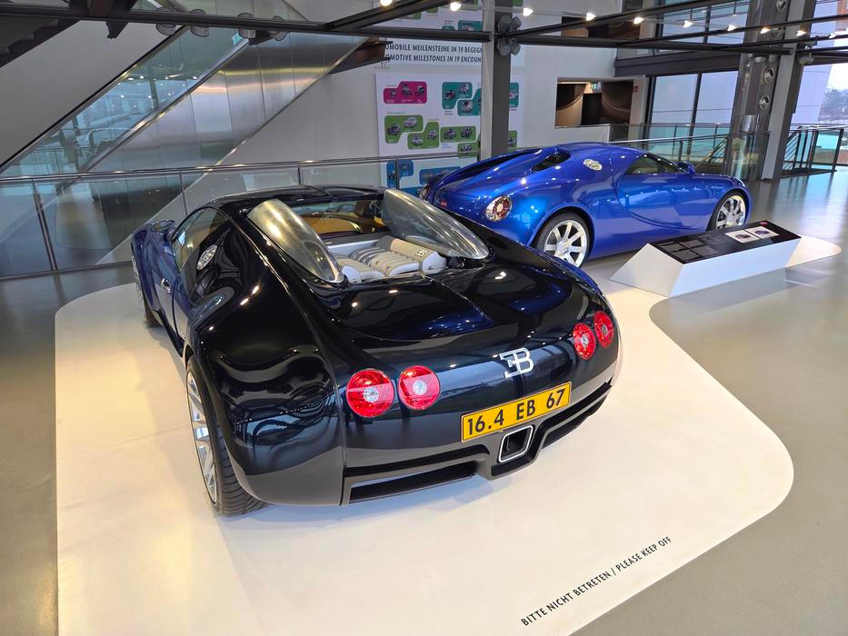 Tu pod vedením šéfdesignéra koncernu VW Hartmuta Warkuße pomáhal navrhovat i mladý Slovák Jozef Kabaň.