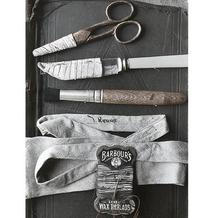 Předměty z kufru Somertonského muže (1949): nůž, nůžky, štětec a nit Barbour, která spojovala kufr s tělem nalezeným na pláži v Adelaide. Kolorováno