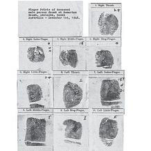 Otisky prstů neznámého muže nalezeného 1. prosince 1948 na pláži Somerton v australském Adelaide. Snímky byly pořízeny během vyšetřování.