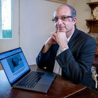 Profesor Derek Abbott, Adelaide, Austrálie, 27. července 2022. Oznámil pravděpodobnou identifikaci Somertonského muže jako Carla "Charlese" Webba.