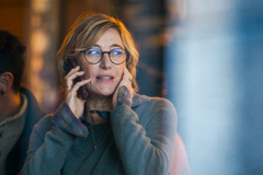 Valeria Bruni Tadeschiová ve filmu L'Attachement, který vypráví o ženě, jež naváže zvláštní vztah s mladým synem svého ovdovělého souseda.