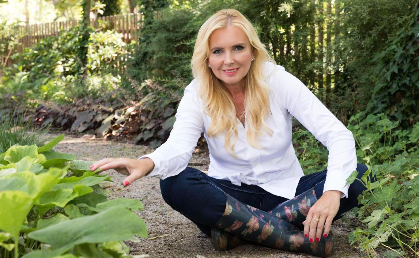 Dana Makrlíková se prý před lety nakazila virem jménem zahradničení.