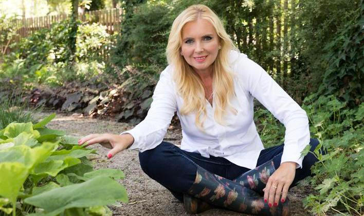 Dana Makrlíková se prý před lety nakazila virem jménem zahradničení.
