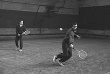 Opět Kodeš s Javorským, v roce 1967 při tréninku na krytých dvorcích na Klamovce. Nadějný a poctivý tenista, který se nevzdával za žádného stavu, začal pravidelně vyhrávat národní mistrovství jak v singlu, tak v deblu. Největší úspěchy kariéry na grandslamových turnajích už se pomalu blížily.