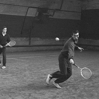 Opět Kodeš s Javorským, v roce 1967 při tréninku na krytých dvorcích na Klamovce. Nadějný a poctivý tenista, který se nevzdával za žádného stavu, začal pravidelně vyhrávat národní mistrovství jak v singlu, tak v deblu. Největší úspěchy kariéry na grandslamových turnajích už se pomalu blížily.