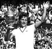 Wimbledon 1973. Nejtěžší zápasy Kodeš odehrál ve čtvrtfinále a semifinále, v pěti setech zdolal Armitraje i Taylora. Ve finále si poradil s Metrevelim a stal se prvním československým vítězem Wimbledonu. "S Metrevelim to pro mě byl takový zodpovědný zápas. Měl jsem s ním pasivní skóre, prohrál jsem s ním Davis Cupy v Rusku a v Praze. Mělo to i nádech té politiky. Pořád mi psali: Nesmíš nechat Rusa vyhrát Wimbledon," vzpomínal Kodeš tento týden v rozhovoru pro ČTK (Metreveli byl ovšem gruzínského původu). I přes neúčast některých favoritů nelze Kodešův triumf shazovat. Nešlo o náhodu, rok předtím v plné konkurenci hrál v Londýně semifinále.