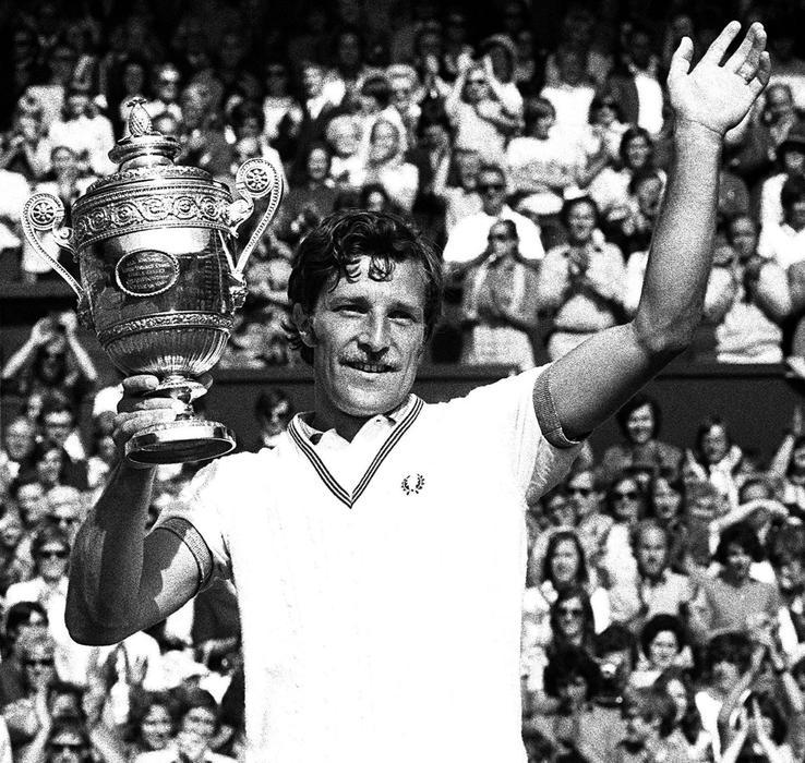 Wimbledon 1973. Nejtěžší zápasy Kodeš odehrál ve čtvrtfinále a semifinále, v pěti setech zdolal Armitraje i Taylora. Ve finále si poradil s Metrevelim a stal se prvním československým vítězem Wimbledonu. "S Metrevelim to pro mě byl takový zodpovědný zápas. Měl jsem s ním pasivní skóre, prohrál jsem s ním Davis Cupy v Rusku a v Praze. Mělo to i nádech té politiky. Pořád mi psali: Nesmíš nechat Rusa vyhrát Wimbledon," vzpomínal Kodeš tento týden v rozhovoru pro ČTK (Metreveli byl ovšem gruzínského původu). I přes neúčast některých favoritů nelze Kodešův triumf shazovat. Nešlo o náhodu, rok předtím v plné konkurenci hrál v Londýně semifinále.