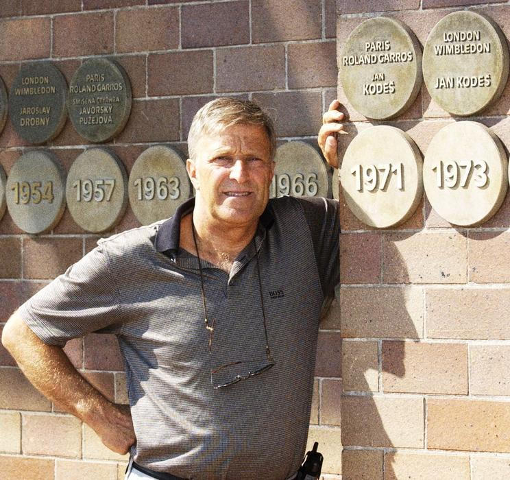 Za výhru ve Wimbledonu dostal Kodeš na dnešní poměry směšnou odměnu 5 tisíc liber. Dodnes vzpomíná, jak v Tuzexu za takzvané tuzexové bony koupil svému otci Fiat 850.