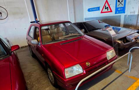 V leteckém muzeu Volandia u milánského letiště Malpensa je umístěná i kolekce několika desítek aut ze sbírky zkrachovalého studia Bertone. To za dvou své existence navrhlo nespočet aut, mezi nimi i Škodu Favorit. Právě speciální verze českého hatchbacku v netradiční barvě se zlatým logem a odlišnými nárazníky je v muzeu k vidění.