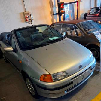 Studio Bertone auta nejen navrhovalo, ale také vyrábělo. Pro Fiat třeba v 90. letech Punto s otevřenou karoserií.