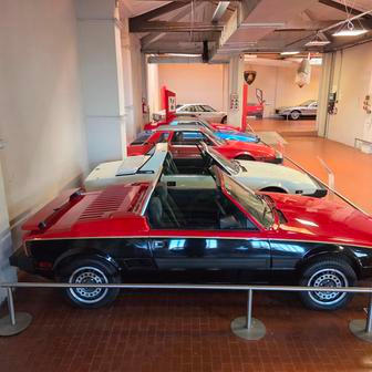 Fiat X1/9 patří k dalším nezapomenutelným autům s rukopisem studia Bertone, v tomto konkrétním případě Marcella Gandiniho.