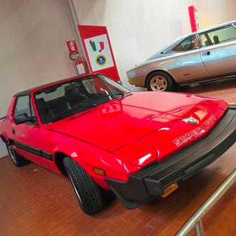 Koncept Superlight je zajímavý tím, že karoserie je místo oceli kompletně z hliníku. Povedlo se tím ušetřit asi třetinu hmotnosti, do výroby se ale toto řešení neprotlačilo.