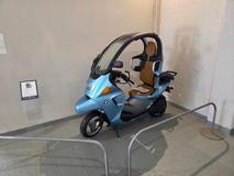 Pro BMW počátkem milénia zase Bertone stavěl skútr C1.