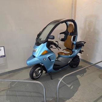 Pro BMW počátkem milénia zase Bertone stavěl skútr C1.