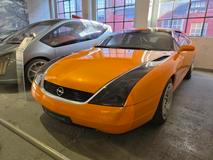 Několik let předtím, v roce 1996, vznikl pro Opel koncept velkého hatchbacku Slalom. Základem se stal Opel Calibra.