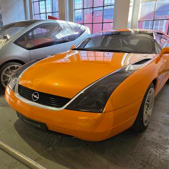 Několik let předtím, v roce 1996, vznikl pro Opel koncept velkého hatchbacku Slalom. Základem se stal Opel Calibra.