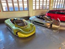 Možná až trochu napřed byla v roce 1992 dvojice malých otevřených konceptů Blitz. Šlo totiž o elektromobily, ovšem s karoserií ze skelných vláken, což znamenalo hmotnost 650 kilo.