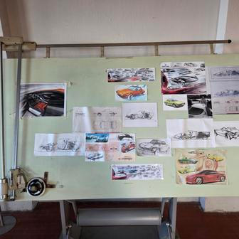 Kromě aut nechybí ani četné výkresy.