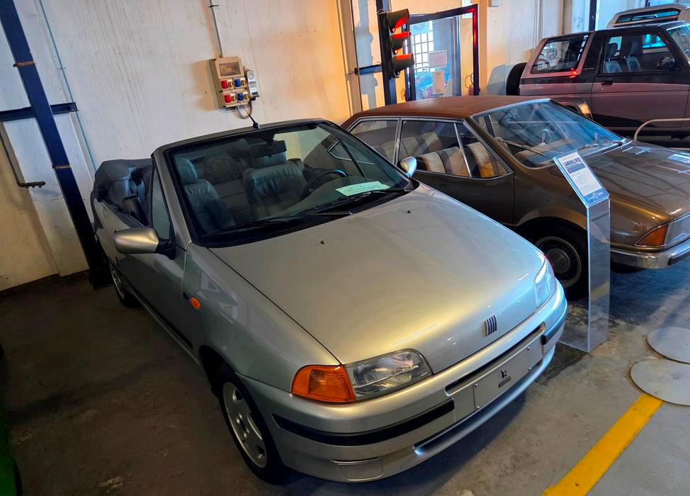 Studio Bertone auta nejen navrhovalo, ale také vyrábělo. Pro Fiat třeba v 90. letech Punto s otevřenou karoserií.