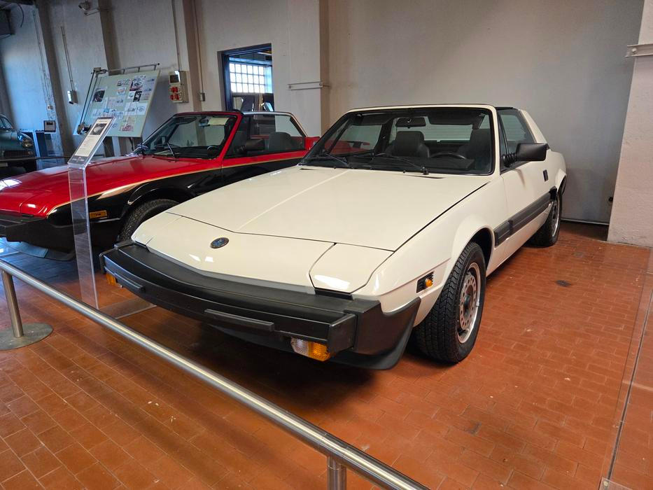 Mezi lety 1972 a 1982 auto vyráběl Fiat, pak výroba přešla pod hlavičku Bertoneho. Tak dvoumístná Targa vznikala až do roku 1989.