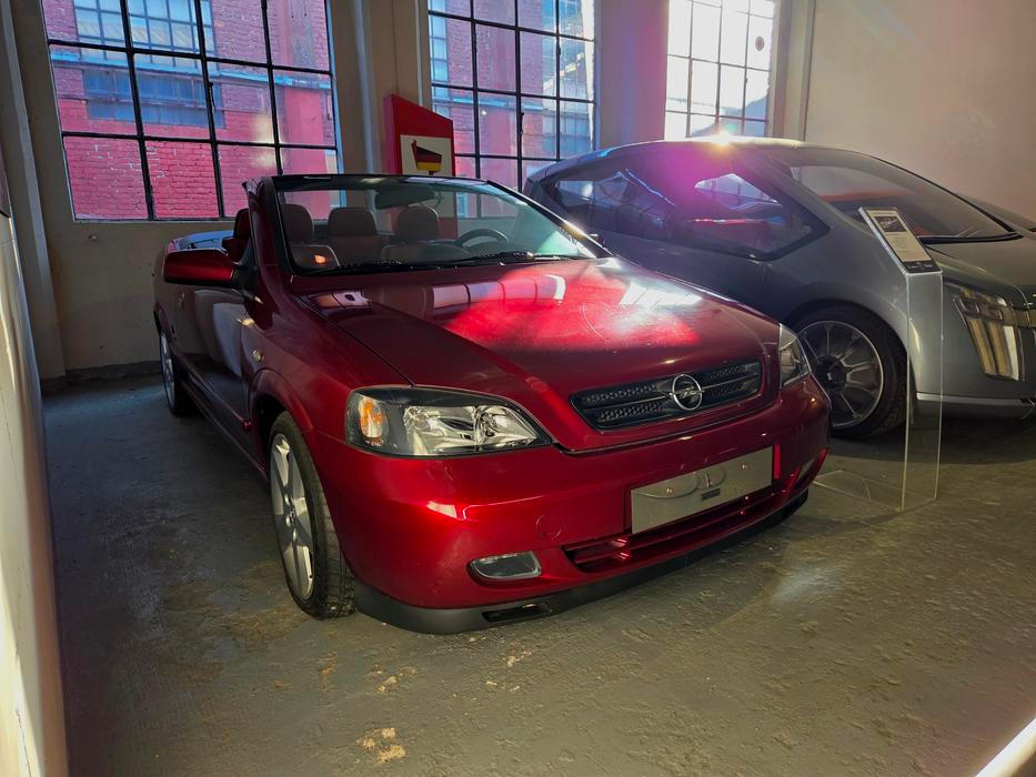 Opel Astra Cabriolet byl v roce 2005 posledním sériovým autem, které Bertone vyrábělo.