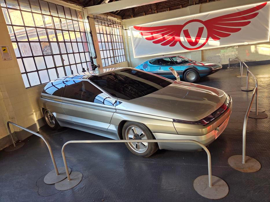 Zajímavé je, že o pár let později, v roce 1986, na základě modelu BX 4TC navrhnul Marc Deschamps ze studia Bertone koncept Citroën Zabrus, shooting brake s křídlovými dveřmi. 