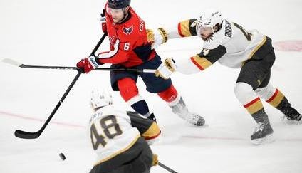 Tomáš Hertl  z Vegas (48) v zápase NHL ve Washingtonu
