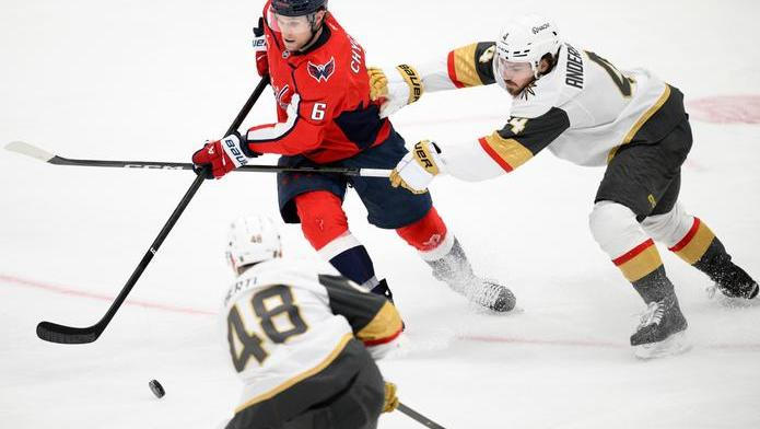 Tomáš Hertl  z Vegas (48) v zápase NHL ve Washingtonu