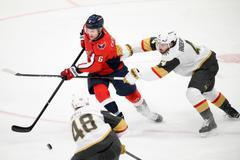 Tomáš Hertl  z Vegas (48) v zápase NHL ve Washingtonu