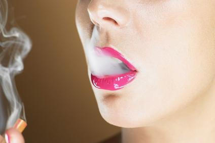 Evropské dívky ve věku 13 až 15 let mají nejvyšší míru užívání tabáku ve své věkové skupině na světě, přičemž každý sedmý mladistvý Evropan užívá elektronické cigarety.