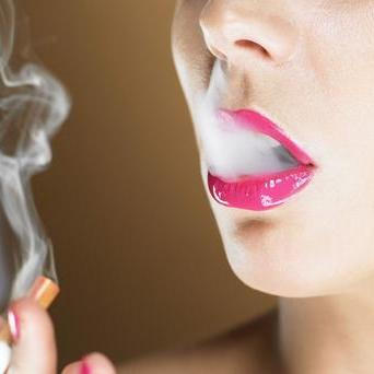 Evropské dívky ve věku 13 až 15 let mají nejvyšší míru užívání tabáku ve své věkové skupině na světě, přičemž každý sedmý mladistvý Evropan užívá elektronické cigarety.