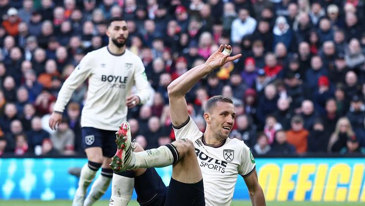 Tomáš Souček slaví gól v zápase Liverpool - West Ham.