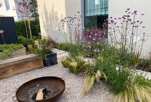 „Zahradnický rok je celoroční,“ říká na úvod Dana Makrlíková bez váhání. 