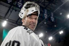 Petr Čech v hokejové brankářské výstroji