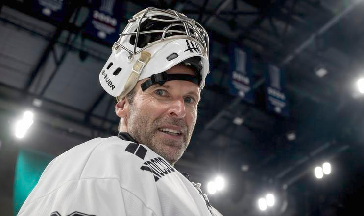 Petr Čech v hokejové brankářské výstroji