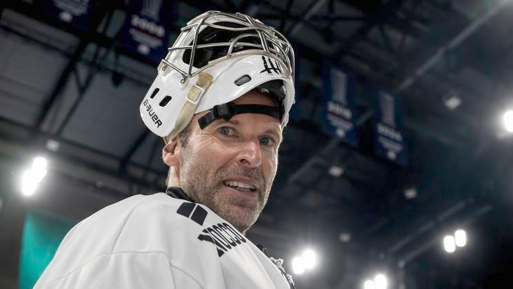 Petr Čech v hokejové brankářské výstroji