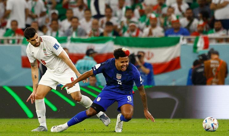 Na posledním MS ve fotbale se USA a Írán střetly na hřišti.