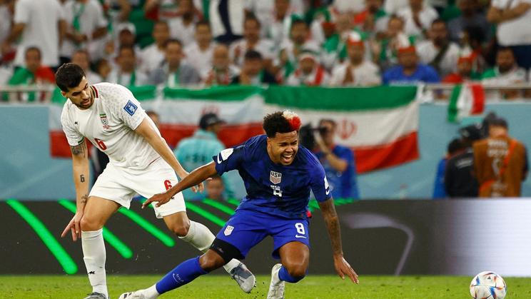 Na posledním MS ve fotbale se USA a Írán střetly na hřišti.