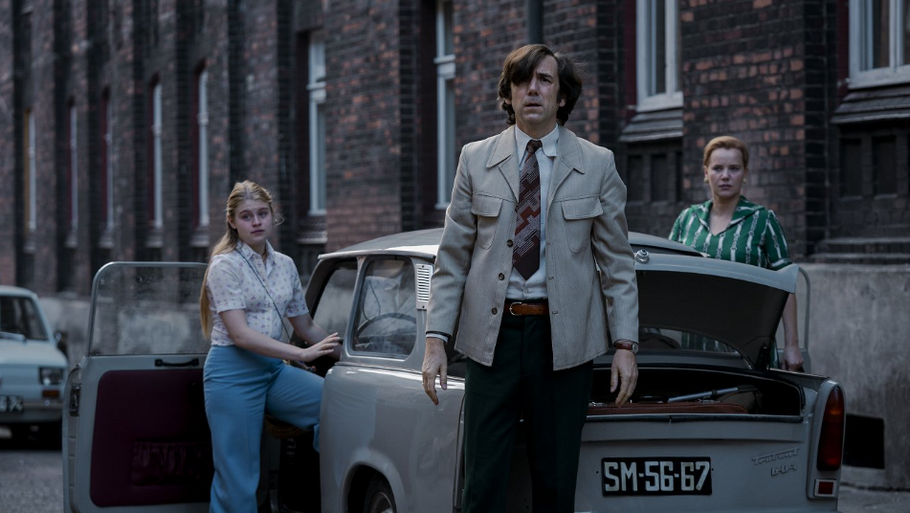 Julia Polaczek, Sebastian Pawlak a Joanna Kulig v minisérii Olověné děti.