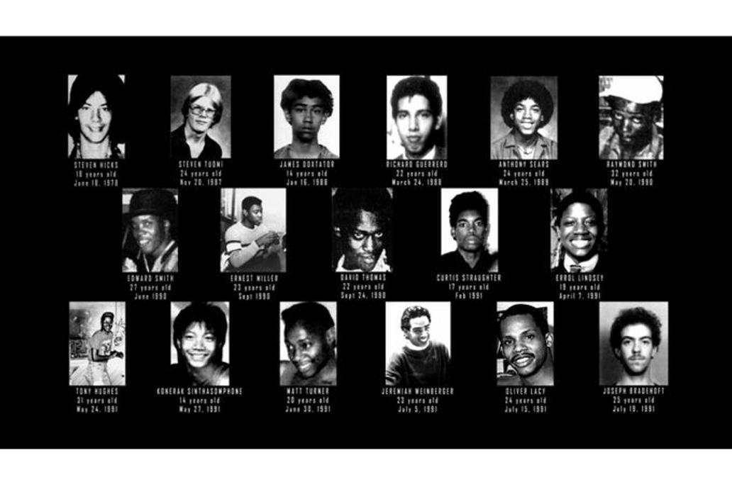 Koláž 17 obětí sériového vraha Jeffreyho Dahmera, zavražděných v letech 1978 až 1991 ve státech Ohio a Wisconsin ve Spojených státech. |