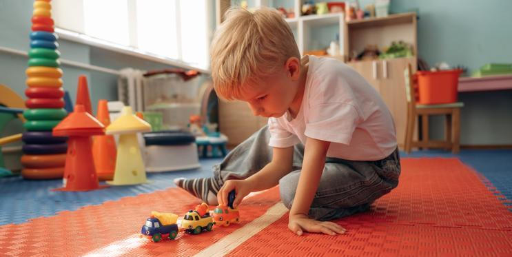 Novela občanského zákoníku umožní soudu nastavit výživné tak, aby se v budoucnu automaticky navyšovalo podle předvídatelných potřeb dítěte a předešlo se tak opakovaným sporům rodičů.