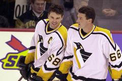 Jaromír Jágr a Mario Lemieux v dresu Pittsburghu