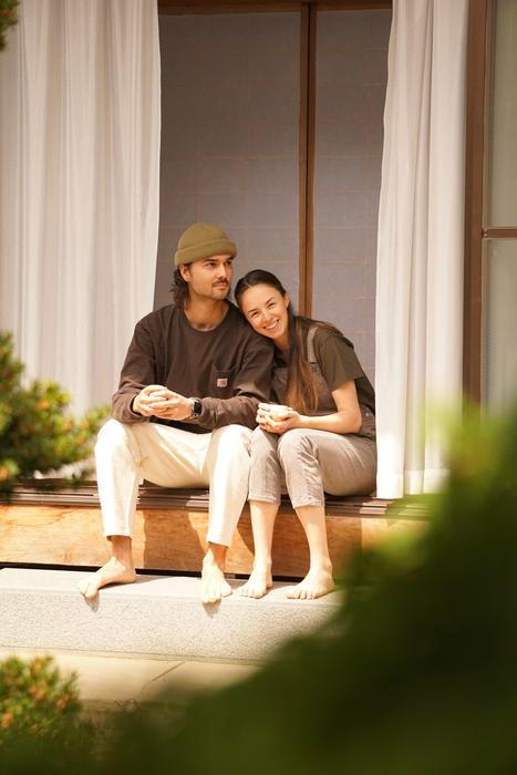 Dům, ve kterém dnes žijí, byl první, který si vytipovali. Nejdřív kolem jen projeli autem, po měsíci zašli na prohlídku. O další dva měsíce později skládali depozit. 