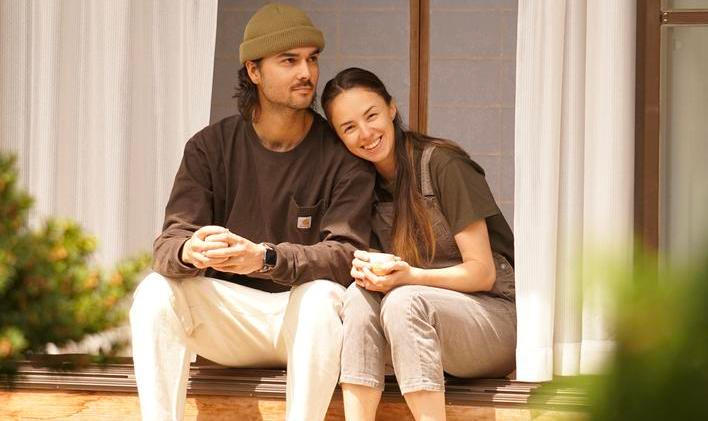 „Měla to být jen mezizastávka mezi Kanadou a zase Kanadou,“ usmívá se šestadvacetiletá Laura. V Kanadě se jim ale zkomplikovala situace s vízy, a tak neváhali a dali na slova lidí, kteří je přesvědčovali, že Japonsko je dostupnější, než se zdá.