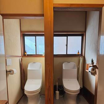 Místo toho ale začali s Laurou cestovat a pracovat přes Workaway.