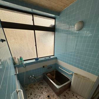 „Všechno jsme se snažili využít. Nechtěli jsme sem přinést moderní katalogový styl,“ vysvětluje Adam. 