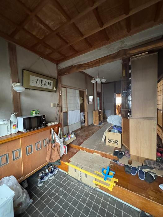 Miska se nám pak vždycky vracela s dalším darem. Takový slovensko-japonský food trading.