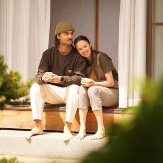 Dům, ve kterém dnes žijí, byl první, který si vytipovali. Nejdřív kolem jen projeli autem, po měsíci zašli na prohlídku. O další dva měsíce později skládali depozit. 