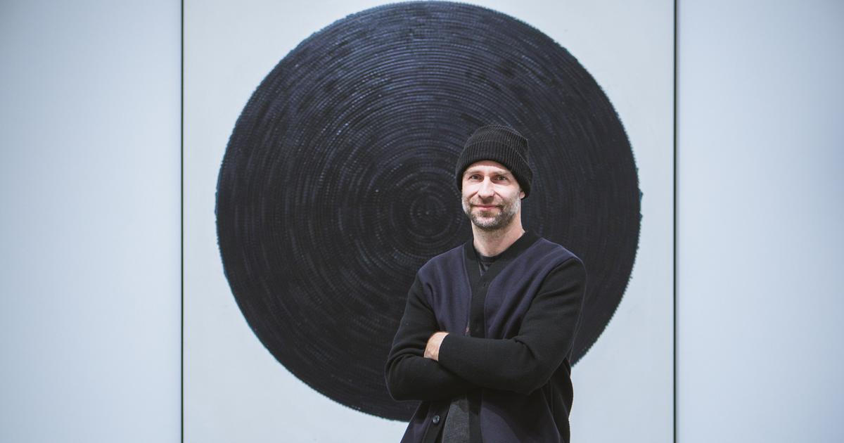 "Moje obrazy jsou o ničem." Roztočil nechává svá díla vznikat z frekvence a hmoty