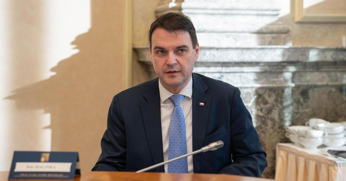 „Nemáte nárok.“ Macinka vysvětlil, proč v krizi nešel před novináře. Pak je sepsul